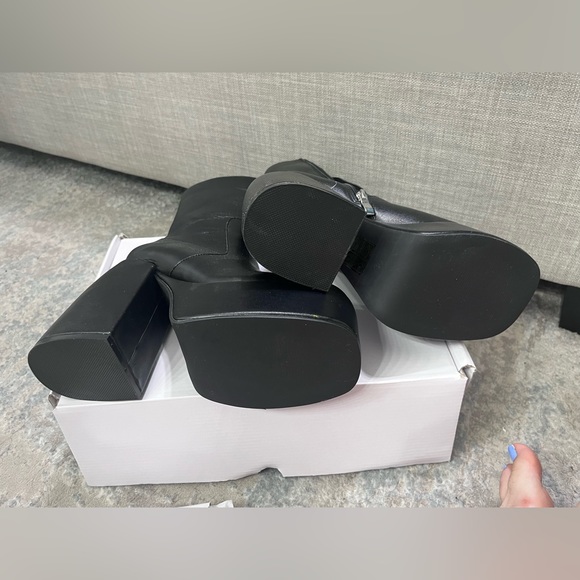 ASOS Platform Boots - Picture 5 of 7